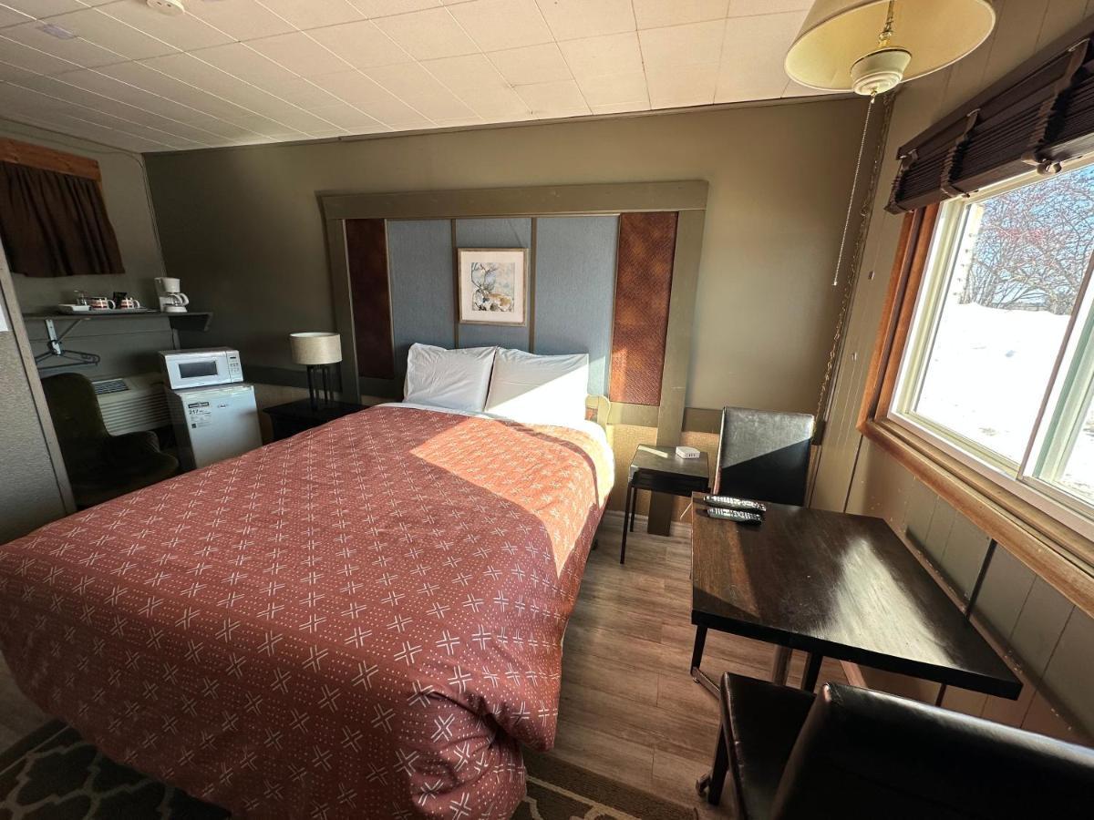 Pinecrest Motel Nipigon Bagian luar foto