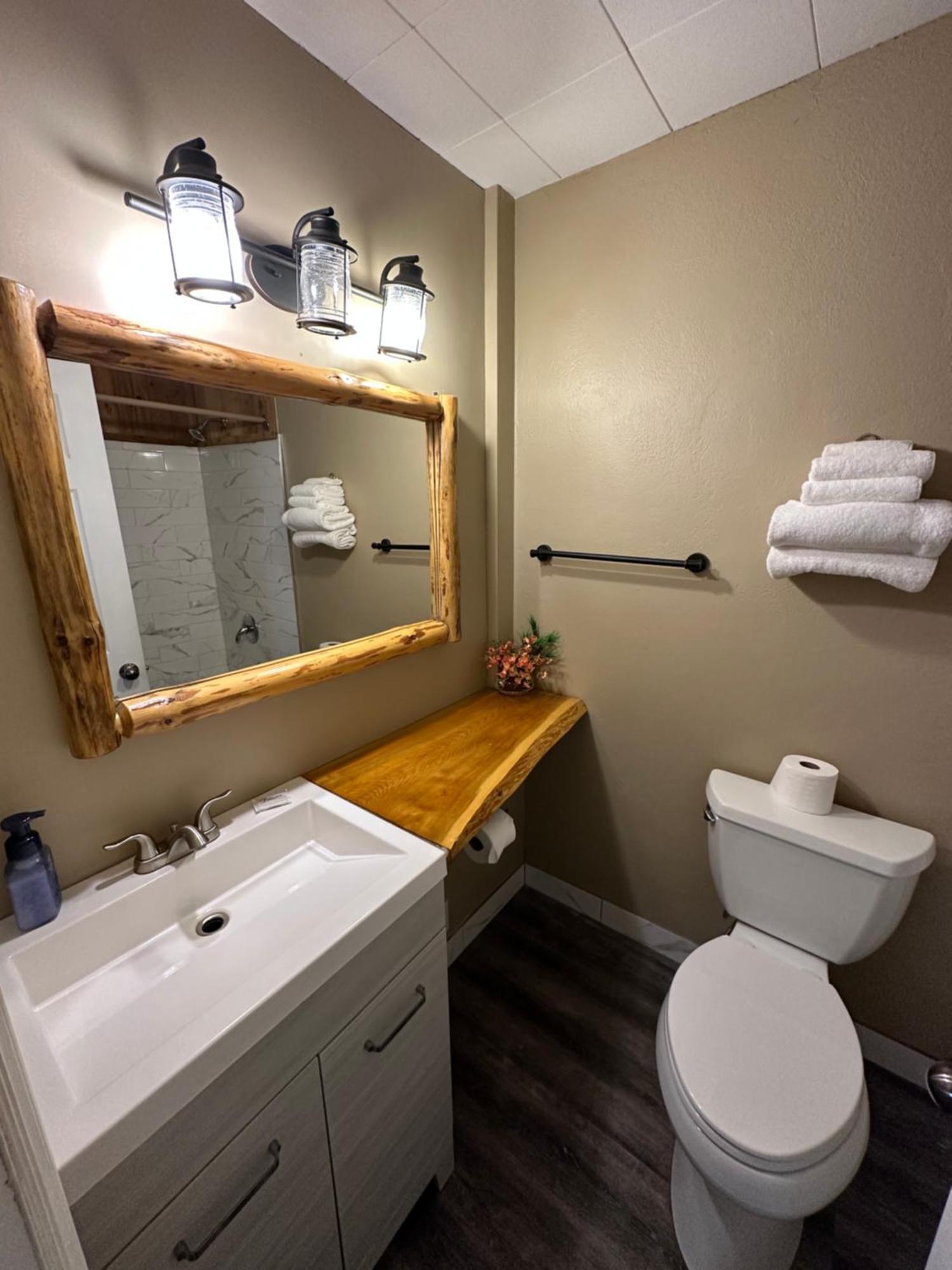 Pinecrest Motel Nipigon Bagian luar foto